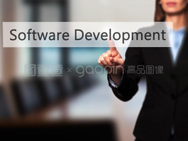 探索軟件開發新路徑 女商人按TOU按鈕，引領計算機軟件技術開發與銷售